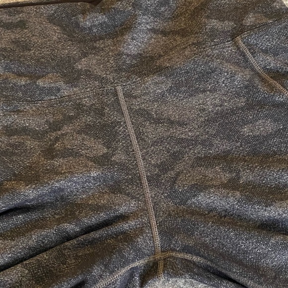 Tuff Athletics Compression Leggings. Size XL - Picture 4 of 6